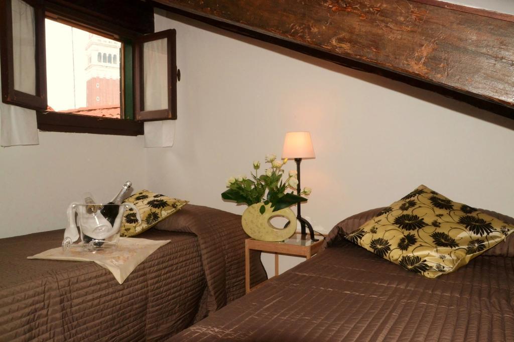 Apartamento Attico San Marco Venecia Habitación foto
